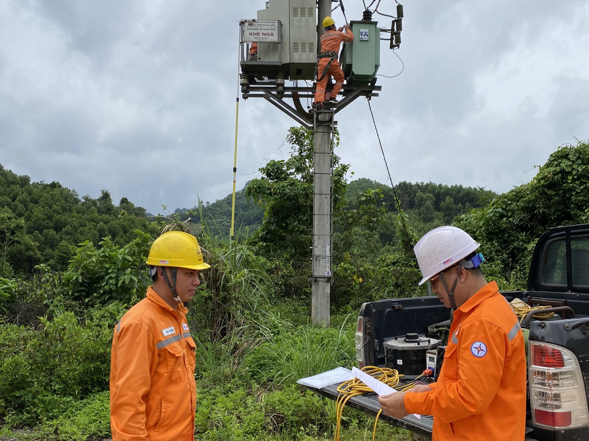 Xí nghiệp Dịch vụ Điện lực Quảng Ninh tổ chức rút kinh nghiệm công tác ATVSLĐ năm 2023